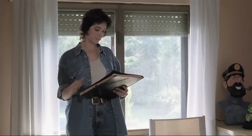 Still frame 112 from Thesis (1996) directed by Alejandro Amenábar
