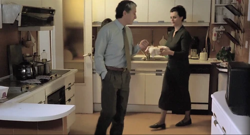 Still frame 120 from Thesis (1996) directed by Alejandro Amenábar