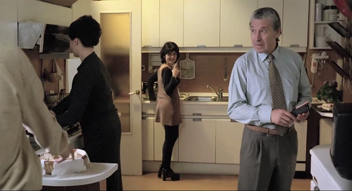 Still frame 121 from Thesis (1996) directed by Alejandro Amenábar
