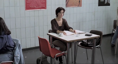 Still frame 9 from Thesis (1996) directed by Alejandro Amenábar