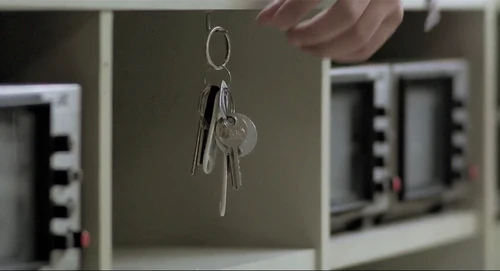 Still frame 132 from Thesis (1996) directed by Alejandro Amenábar