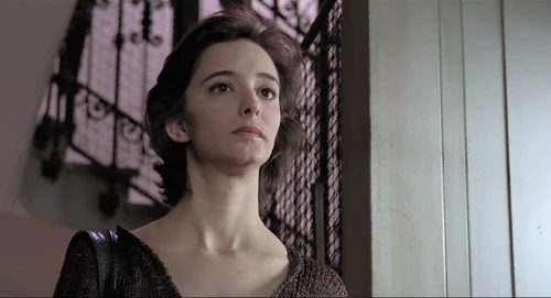 Still frame 10 from Thesis (1996) directed by Alejandro Amenábar