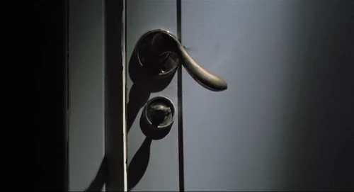 Still frame 138 from Thesis (1996) directed by Alejandro Amenábar