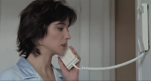 Still frame 147 from Thesis (1996) directed by Alejandro Amenábar