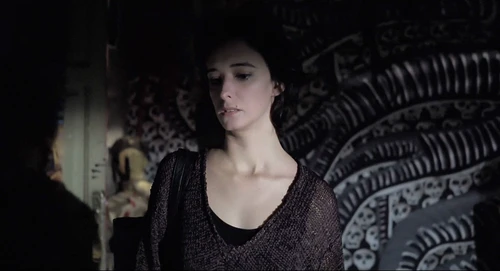 Still frame 16 from Thesis (1996) directed by Alejandro Amenábar