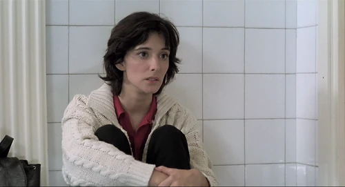 Still frame 172 from Thesis (1996) directed by Alejandro Amenábar
