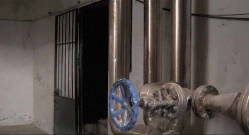 Still frame 187 from Thesis (1996) directed by Alejandro Amenábar