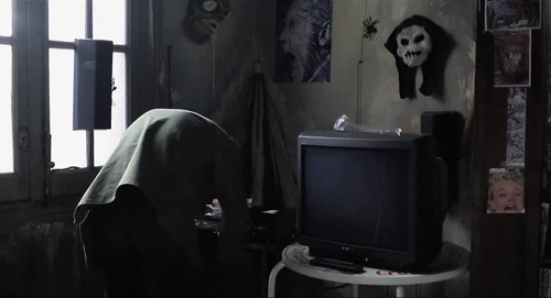 Still frame 19 from Thesis (1996) directed by Alejandro Amenábar