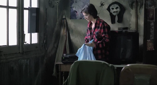 Still frame 212 from Thesis (1996) directed by Alejandro Amenábar