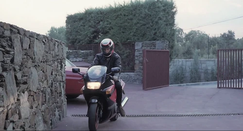 Still frame 220 from Thesis (1996) directed by Alejandro Amenábar