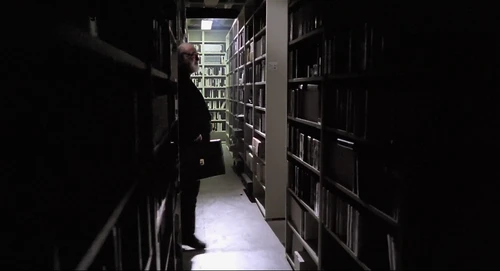 Still frame 24 from Thesis (1996) directed by Alejandro Amenábar