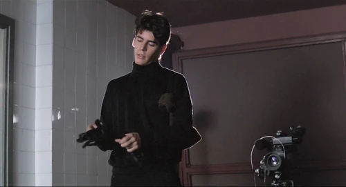 Still frame 247 from Thesis (1996) directed by Alejandro Amenábar