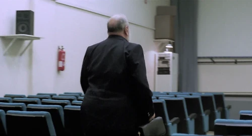 Still frame 32 from Thesis (1996) directed by Alejandro Amenábar
