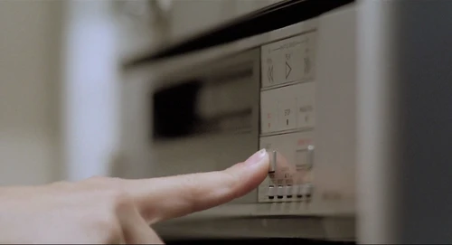 Still frame 38 from Thesis (1996) directed by Alejandro Amenábar