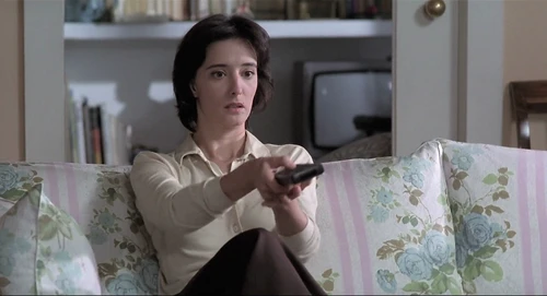Still frame 43 from Thesis (1996) directed by Alejandro Amenábar