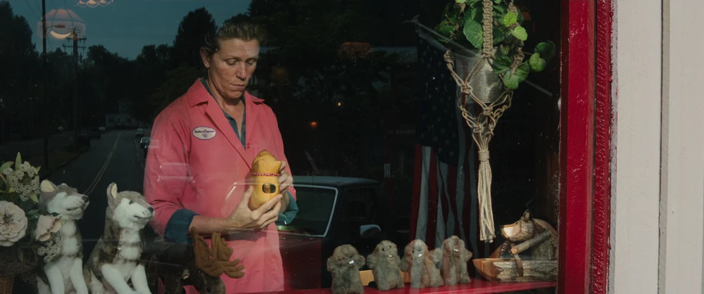 Still frame 123 from Three Billboards Outside Ebbing, Missouri (2017) directed by Martin McDonagh