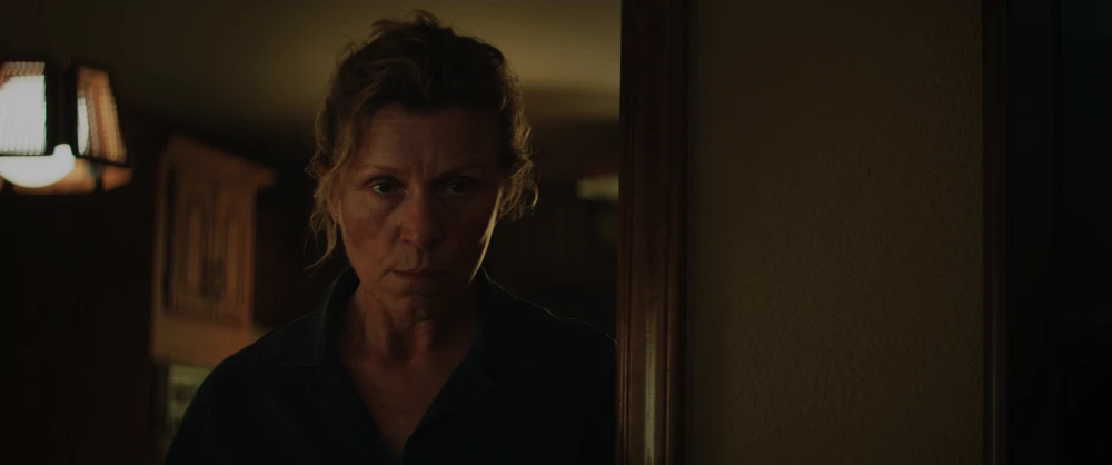 Still frame 40 from Three Billboards Outside Ebbing, Missouri (2017) directed by Martin McDonagh