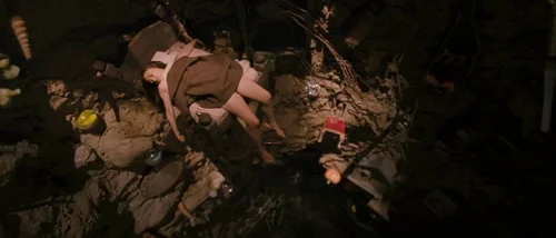 Still frame 78 from Tideland (2005) directed by Terry Gilliam