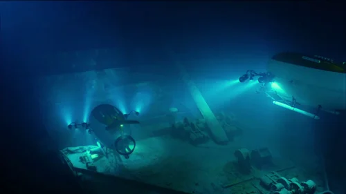 Still frame 2 from Titanic (1997) directed by James Cameron