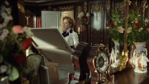 Still frame 31 from Titanic (1997) directed by James Cameron