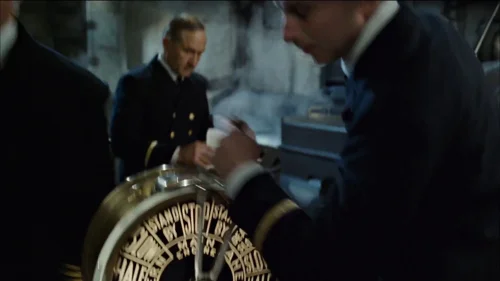 Still frame 33 from Titanic (1997) directed by James Cameron