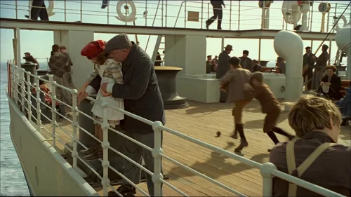Still frame 35 from Titanic (1997) directed by James Cameron