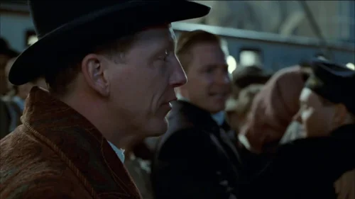 Still frame 161 from Titanic (1997) directed by James Cameron