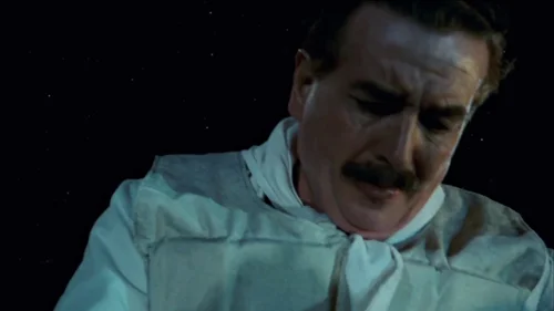 Still frame 190 from Titanic (1997) directed by James Cameron