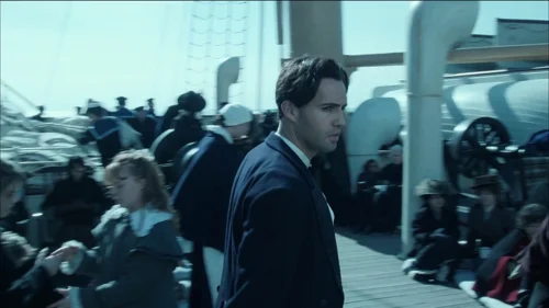 Still frame 212 from Titanic (1997) directed by James Cameron