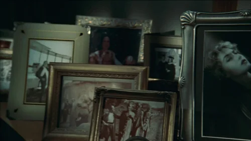 Still frame 218 from Titanic (1997) directed by James Cameron