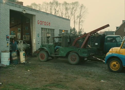 Still frame 102 from Traffic (1971) directed by Jacques Tati