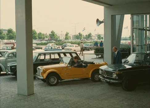 Still frame 105 from Traffic (1971) directed by Jacques Tati
