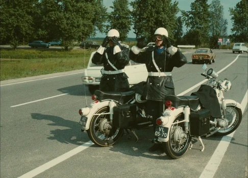 Still frame 121 from Traffic (1971) directed by Jacques Tati