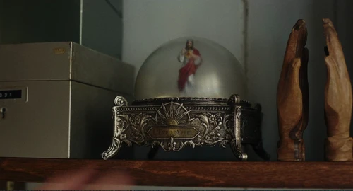Still frame 334 from Wake Up Dead Man (2025) directed by Rian Johnson