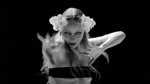 Still frame 13 from DONBASGRL - Zhyva (2025) directed by Manuel Schamberger