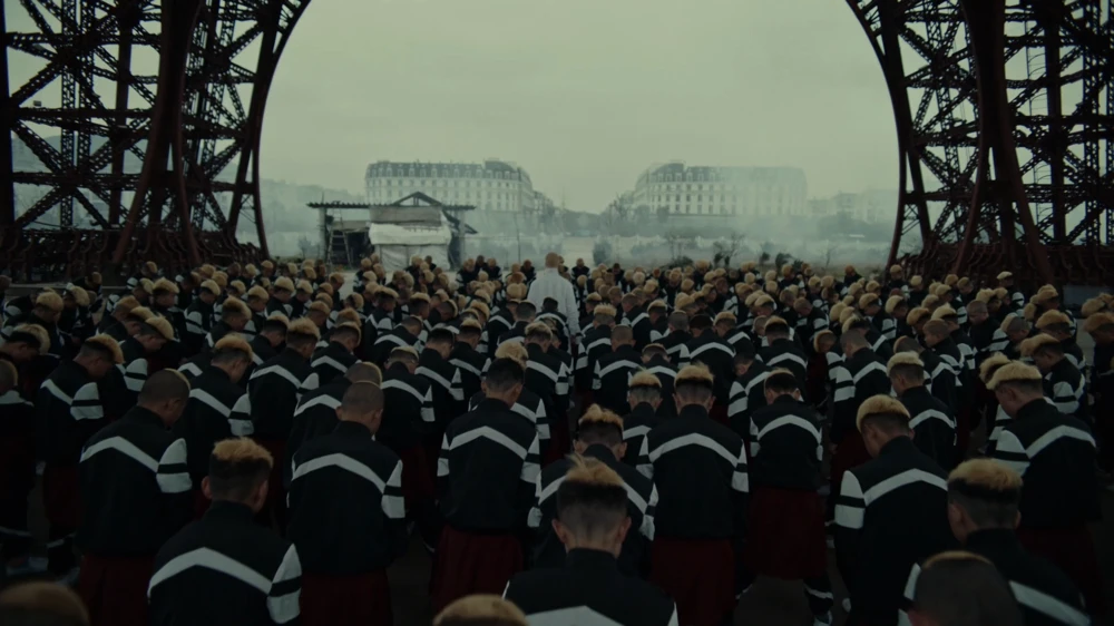 Still frame 38 from Jamie xx - Gosh (2016) directed by Romain Gavras