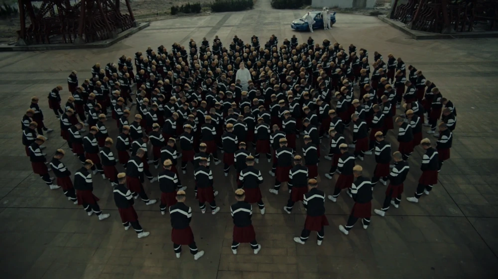 Still frame 41 from Jamie xx - Gosh (2016) directed by Romain Gavras