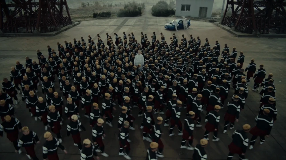 Still frame 42 from Jamie xx - Gosh (2016) directed by Romain Gavras