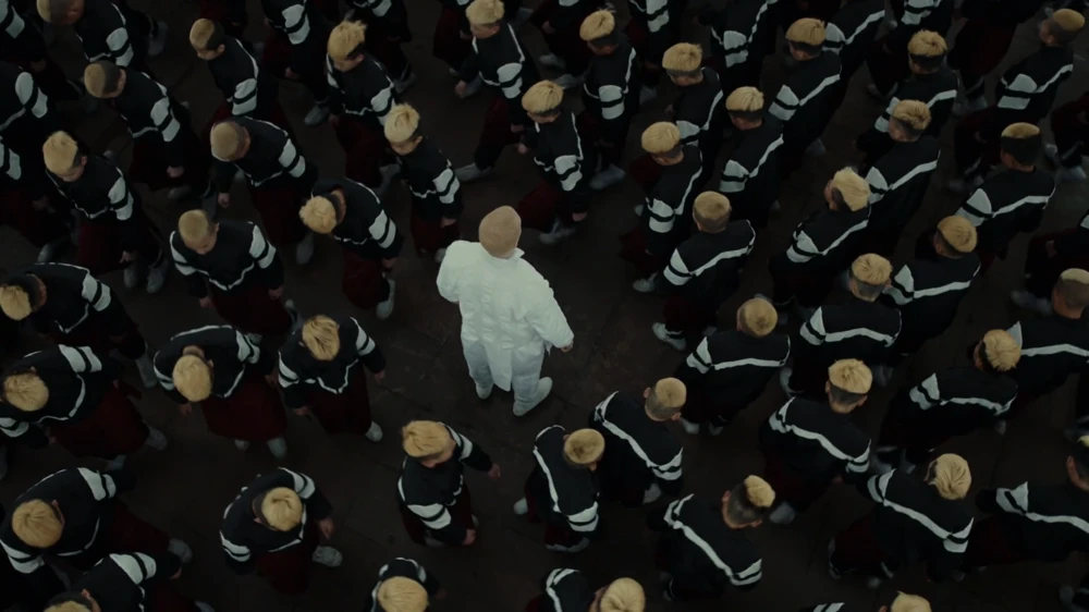 Still frame 44 from Jamie xx - Gosh (2016) directed by Romain Gavras