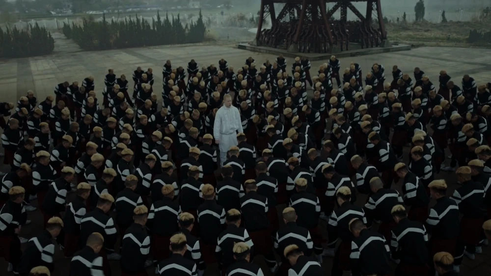 Still frame 48 from Jamie xx - Gosh (2016) directed by Romain Gavras