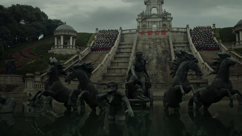Still frame 17 from Jamie xx - Gosh (2016) directed by Romain Gavras