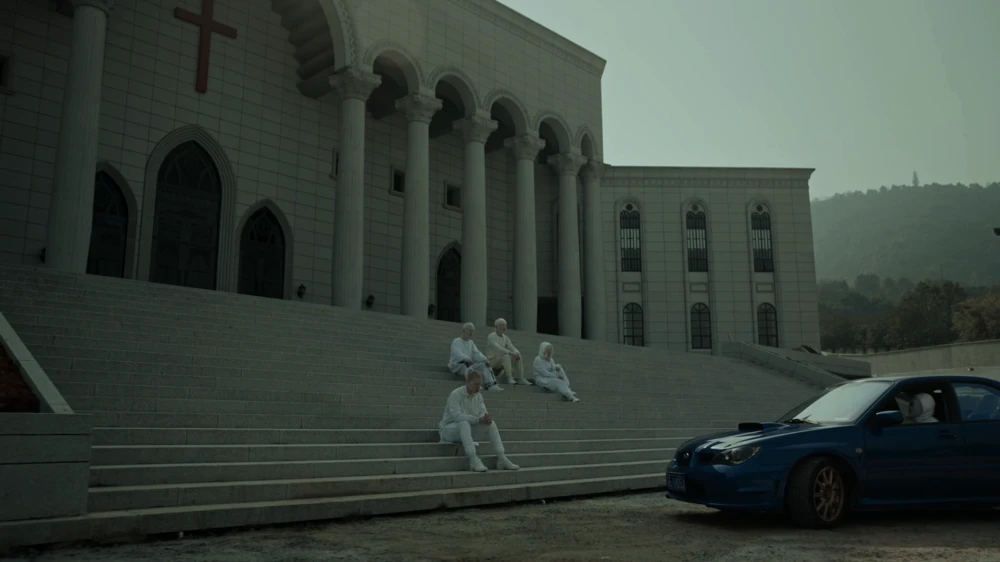 Still frame 18 from Jamie xx - Gosh (2016) directed by Romain Gavras