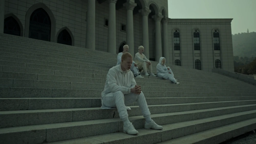 Still frame 19 from Jamie xx - Gosh (2016) directed by Romain Gavras