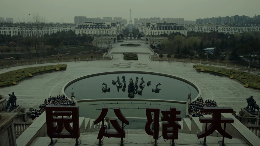 Still frame 20 from Jamie xx - Gosh (2016) directed by Romain Gavras