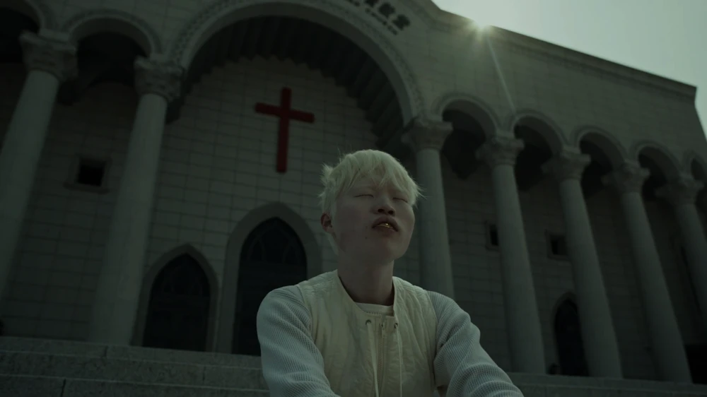 Still frame 21 from Jamie xx - Gosh (2016) directed by Romain Gavras