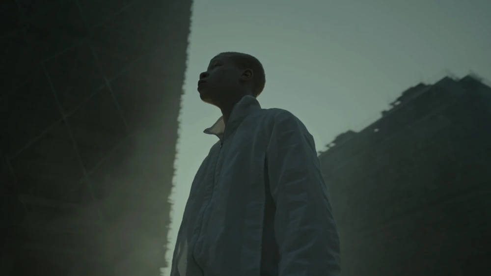 Still frame 22 from Jamie xx - Gosh (2016) directed by Romain Gavras