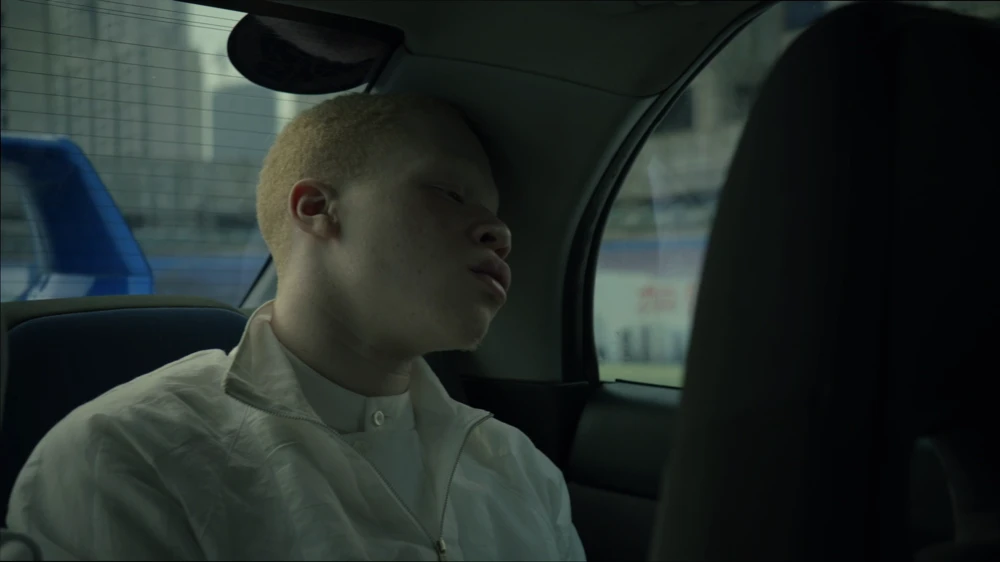Still frame 24 from Jamie xx - Gosh (2016) directed by Romain Gavras