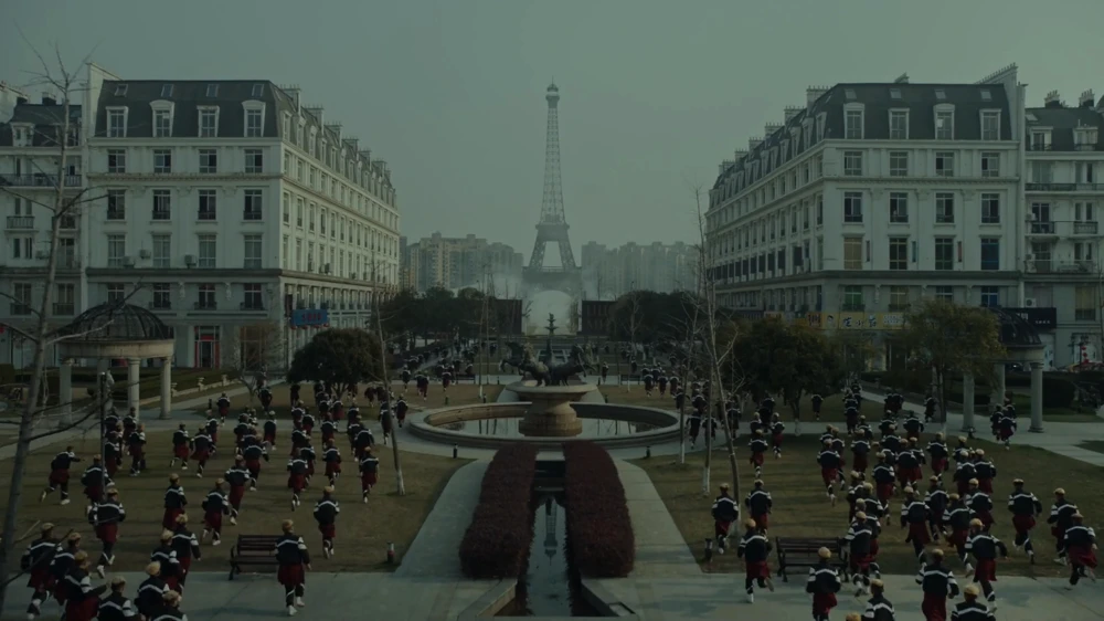 Still frame 29 from Jamie xx - Gosh (2016) directed by Romain Gavras