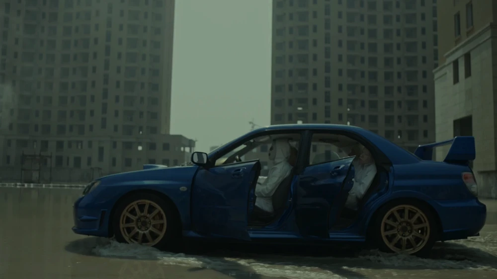 Still frame 31 from Jamie xx - Gosh (2016) directed by Romain Gavras