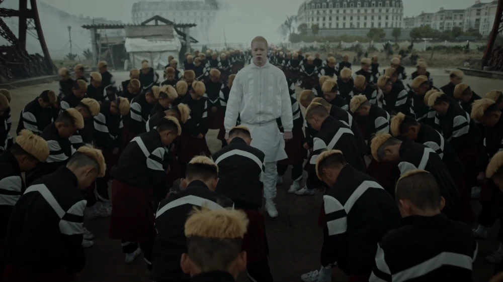 Still frame 36 from Jamie xx - Gosh (2016) directed by Romain Gavras